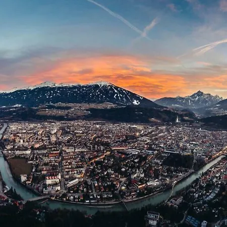 شقة Charming, Central, Spacious