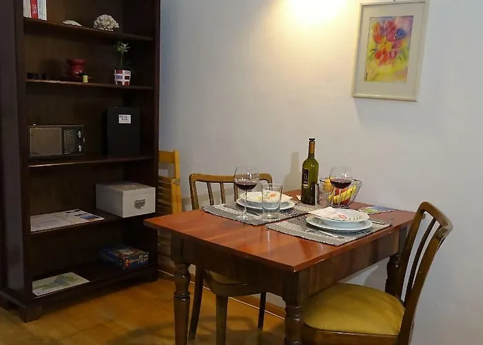 Charming, Central, Spacious Apartment *